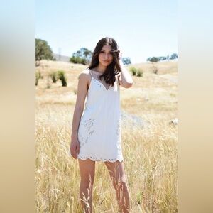 ASTR Sleeveless Embroidered Eyelet Shift Mini Dress Cream White size Small